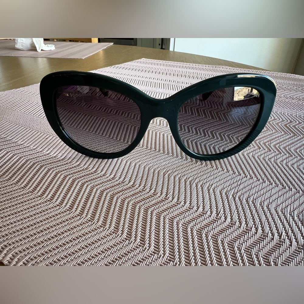 CHANEL 
Butterfly Signature Sunglasses 5346 Green-polarized